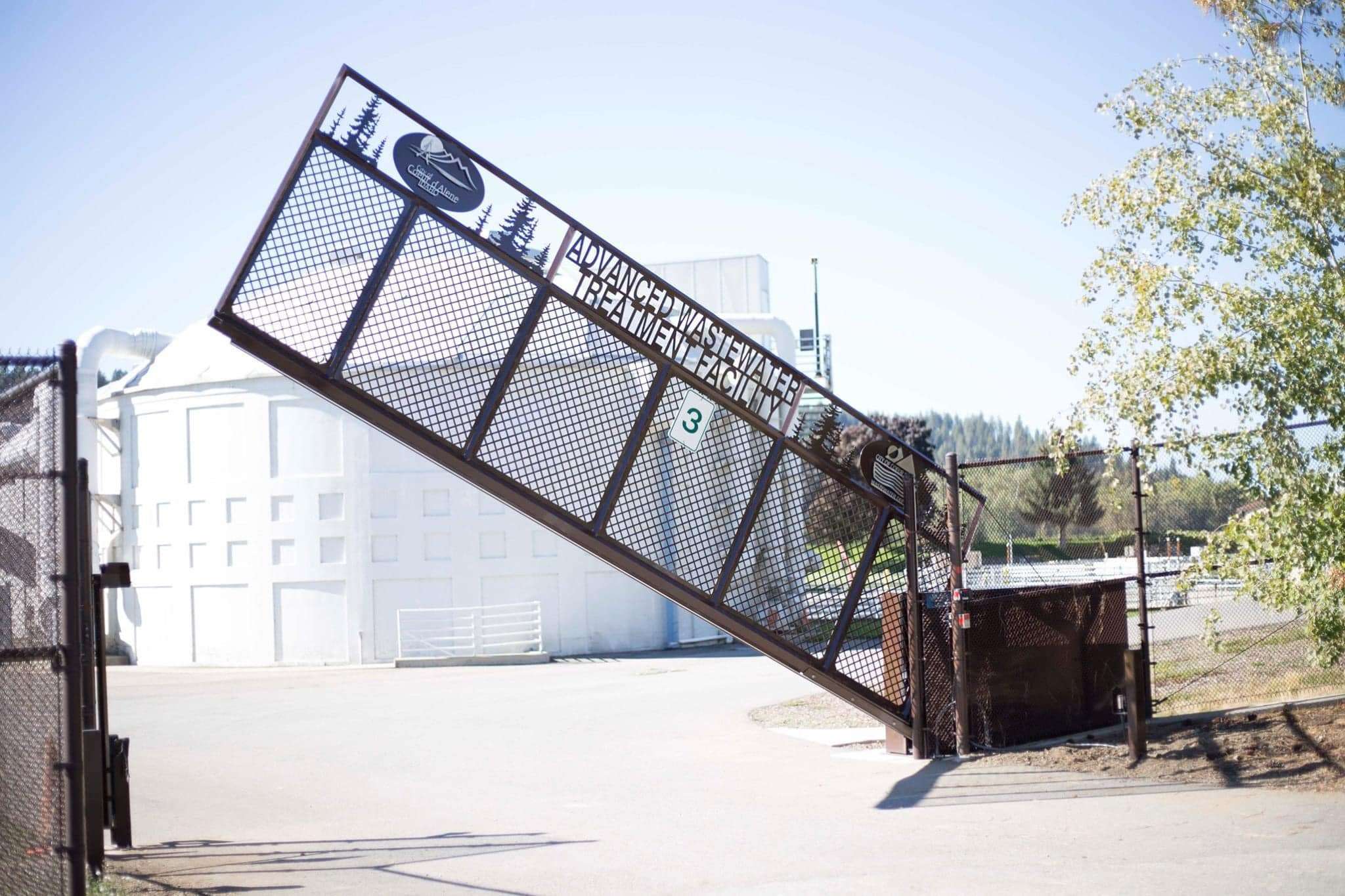 Commercial Vertical Pivot Gates | Solid Rock Automation